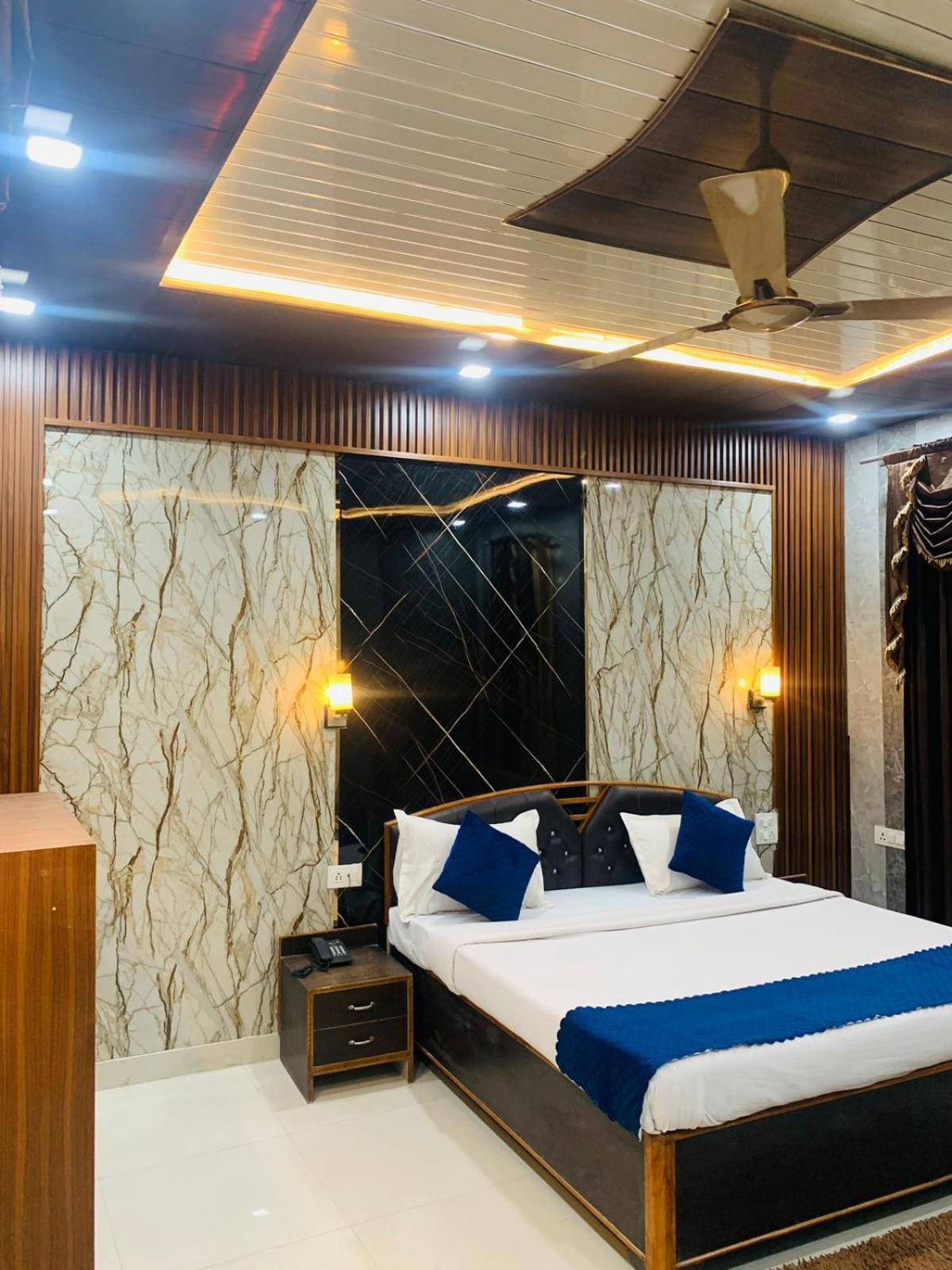 The For U - A Luxury Stay ริชิเคช ภายนอก รูปภาพ